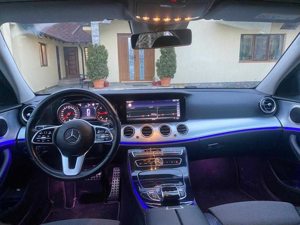 Mercedes-Benz E200 9G-TRONIC