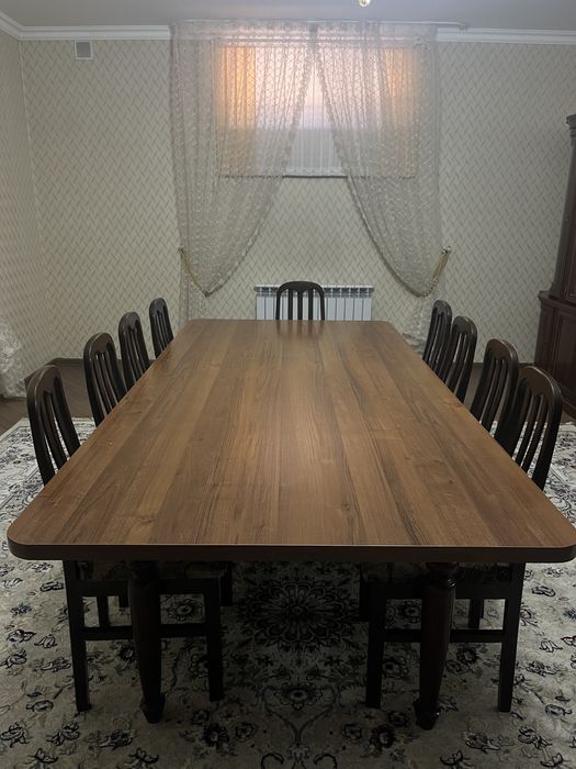 стол и стулья