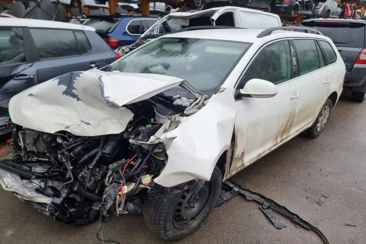 Dezmembrez VW Golf 6  motor 1.6tdi CAYC    cutie de viteze manuala 5+1 trepte kit ambreaj volanta dezmembrari piese turbo