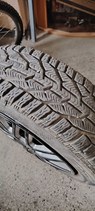 Гуми с джанти от Seat Leon 195/65/15 Зимни отлични дот'24 RIKEN