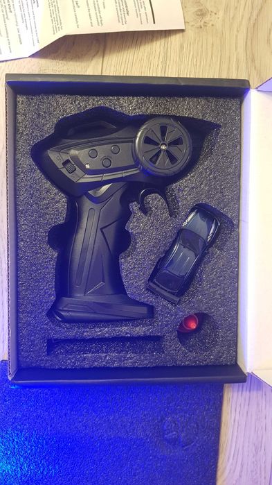 Masinuta cu telecomanda de birou marime 1:64, 2.4GHz Culoare ALBASTRA