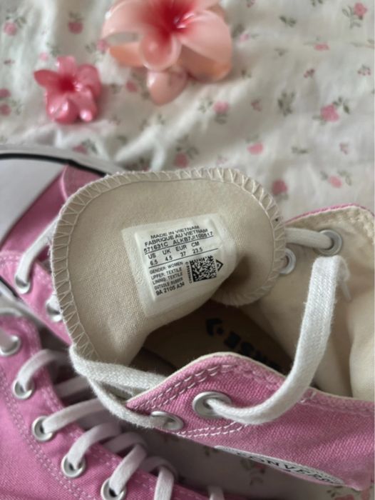 Converse Roz ca noi
