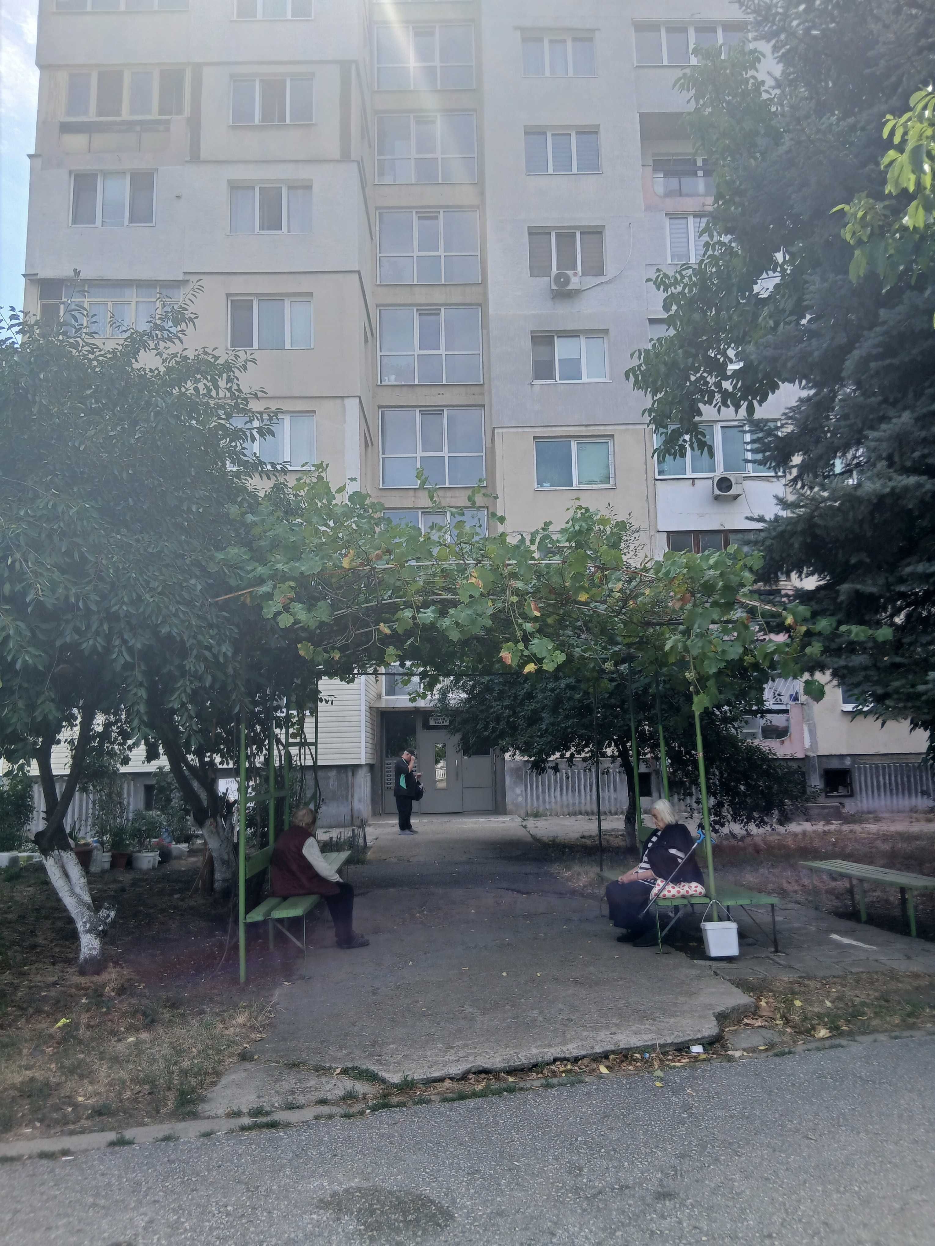 Продавам двустаен апартамент гр.София, ж.к. "Връбница" 1