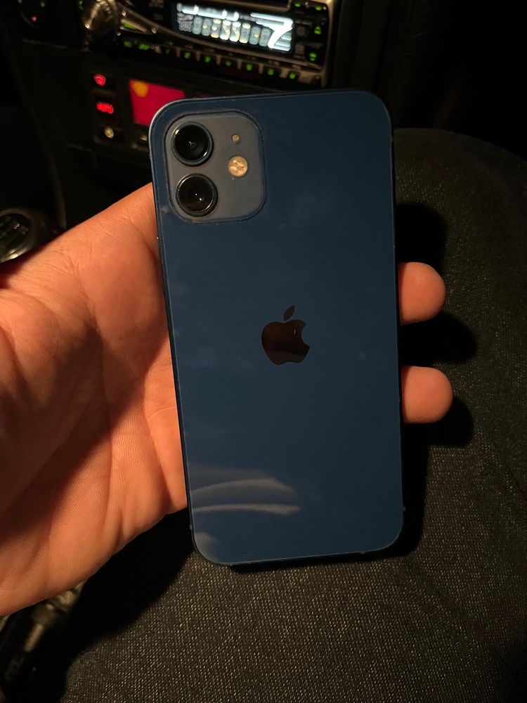 Iphone 12.