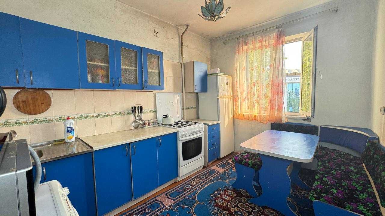 Шахар маркази Тантана 4 хонали квартира сотилади. ID: 1211.