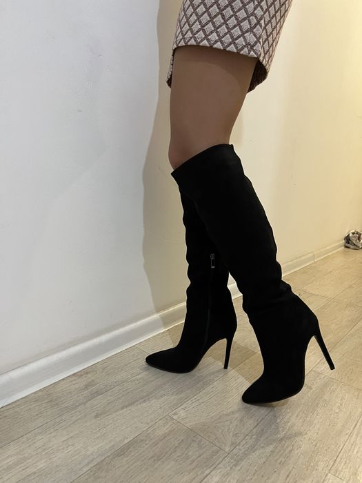 Продам замшевые ботфорты на шпильке