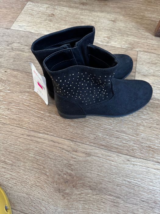 Продаю новые весенние сапожки