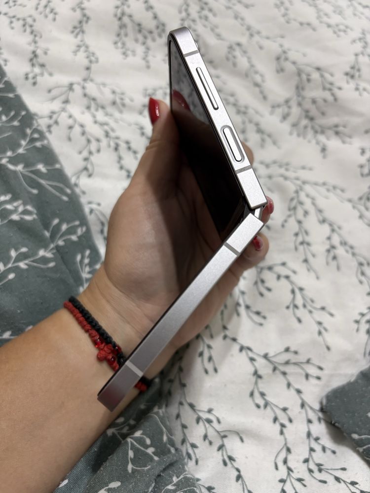 Samsung Galaxy Z Flip6
