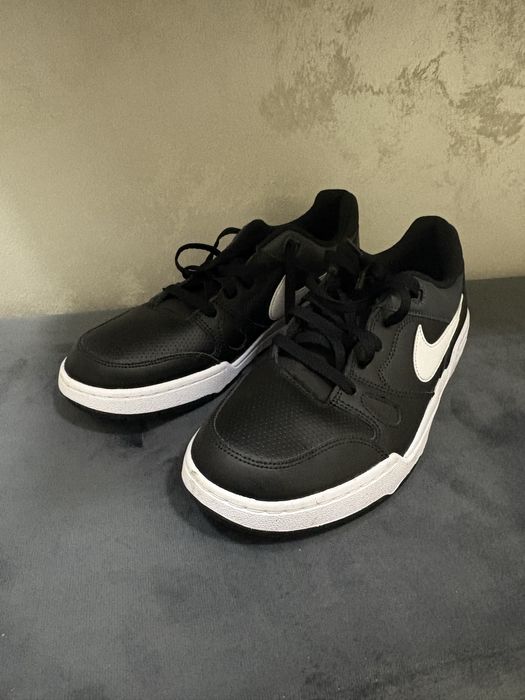 Adidasi nike full force.