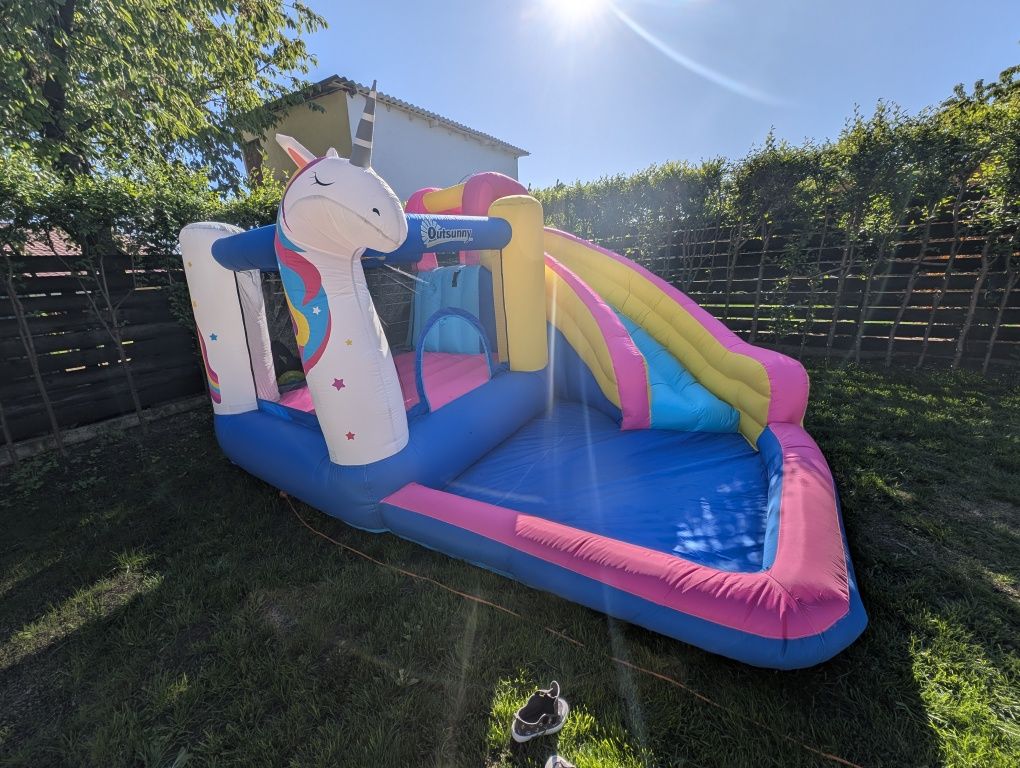 Castel gonflabil cu topogan inchiriere