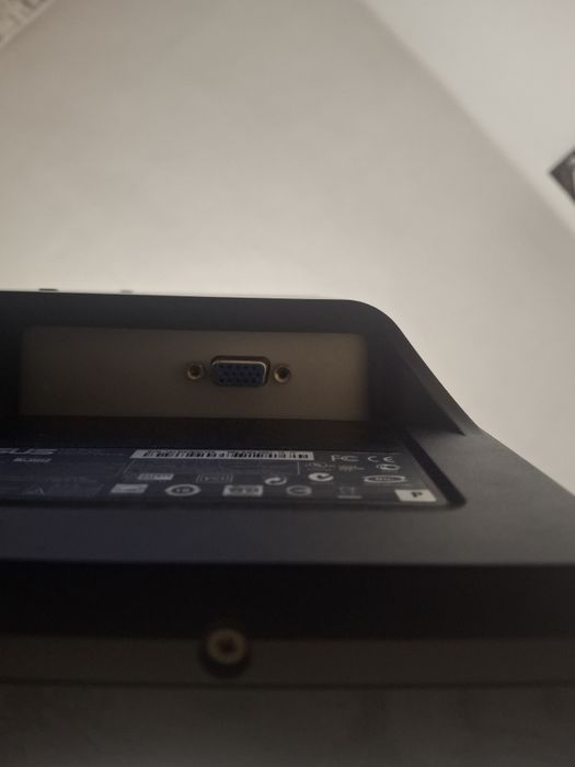 Пролам срочно 2 монитора абсолютно рабочие