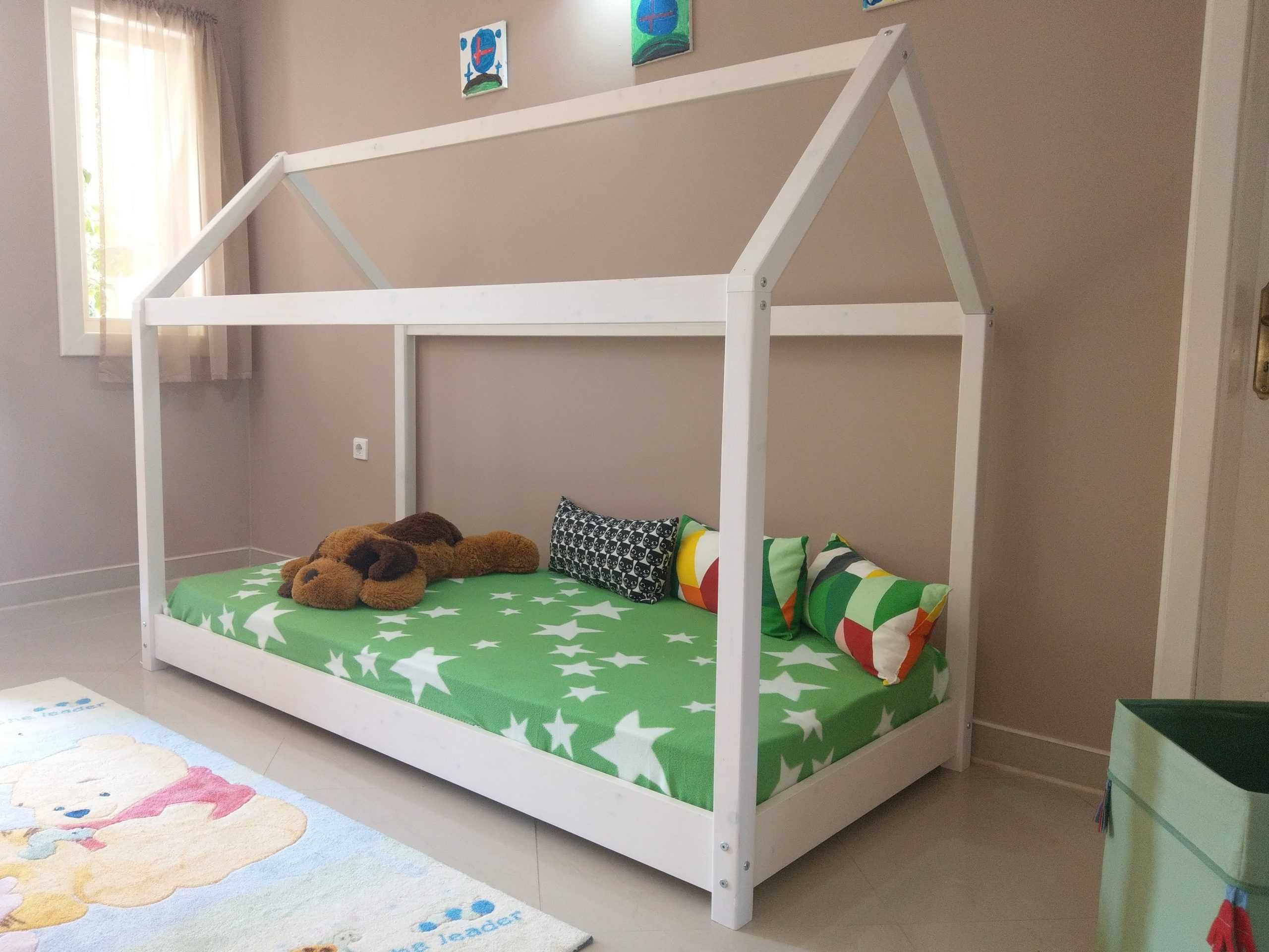 Pat din lemn masiv Montessori, design casuta, alb, 90x200 cm