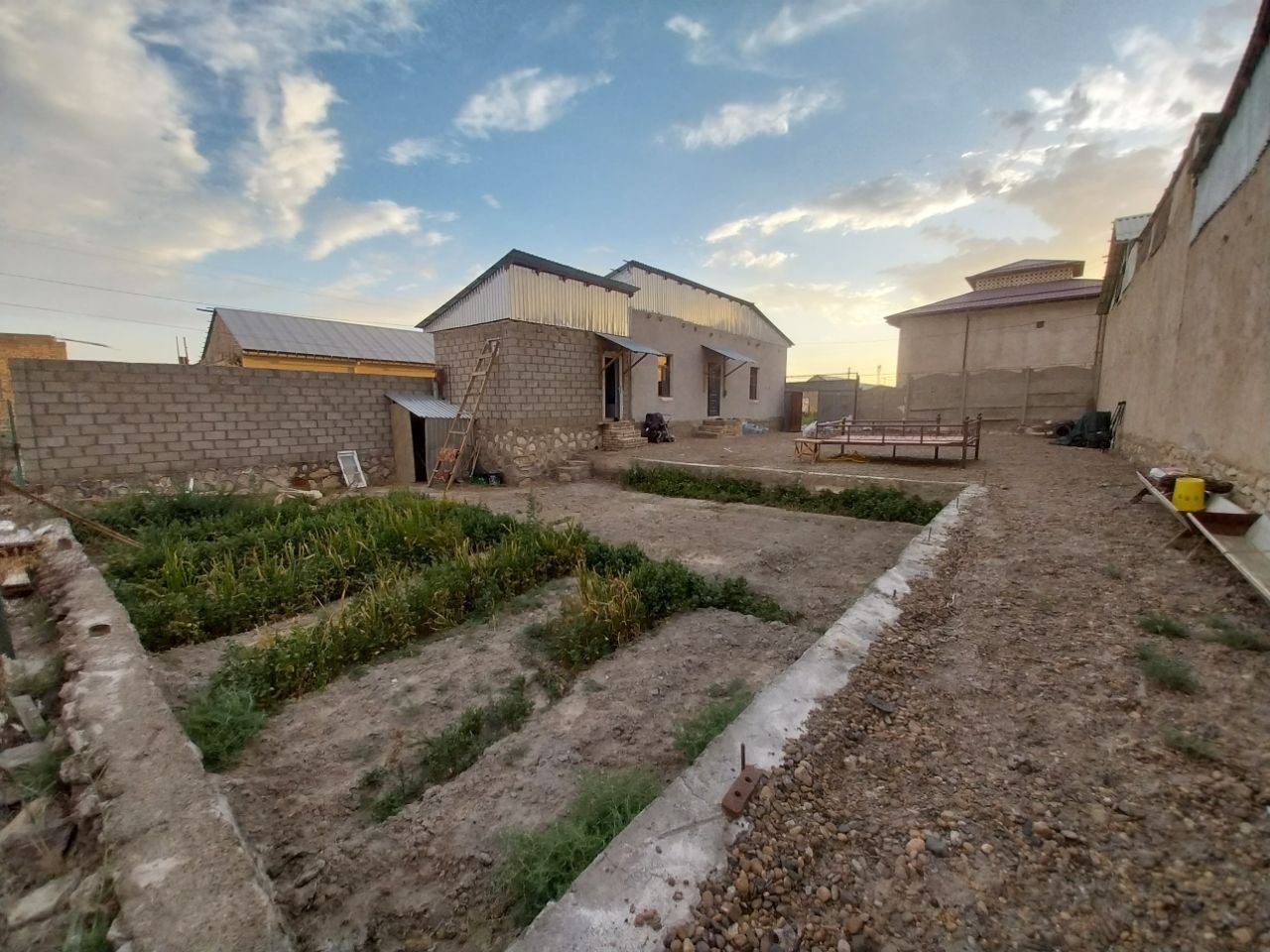 Uchastka tezda sotiladi