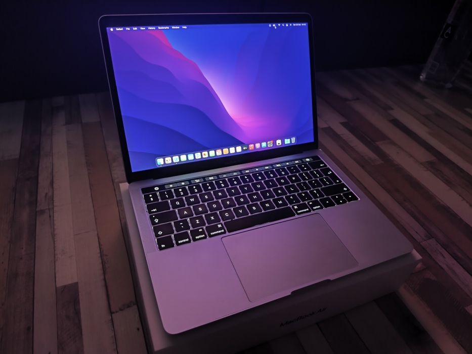 Apple MacBook Pro Retina Touchbar