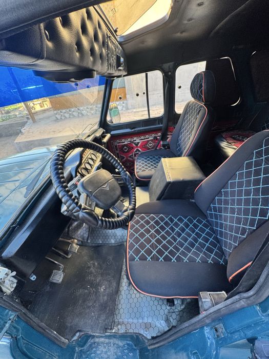 Автомобил УАЗ 2000