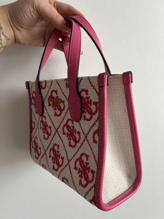 Малка дамска чанта Guess