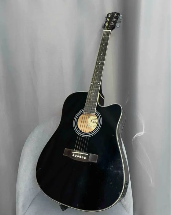 Продаю акустическую гитару Adagio