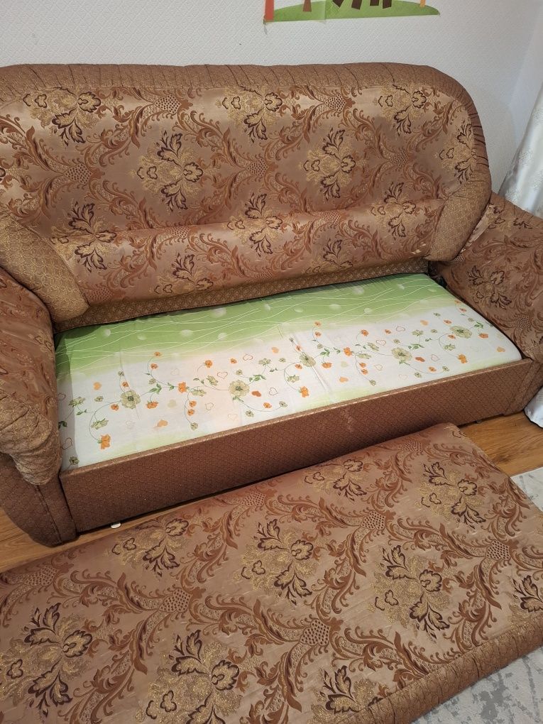 Продам диван б/у в нормальном состояний