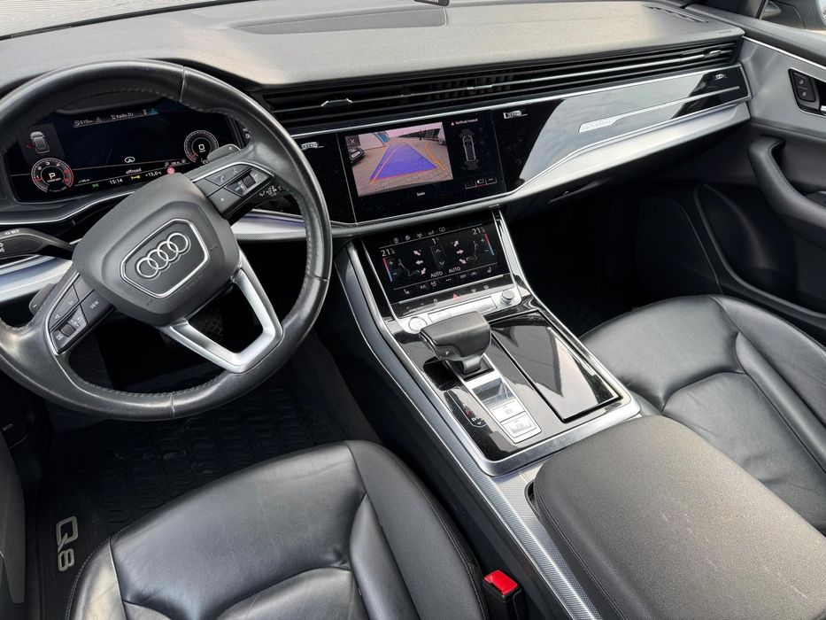 Vând  Audi Q8 5.0