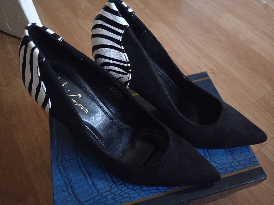 Pantofi cu toc subțire