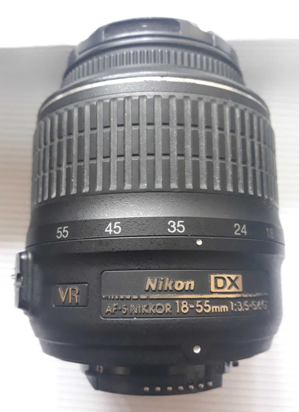 Nikon D200 cu obiectiv 18-55 VR