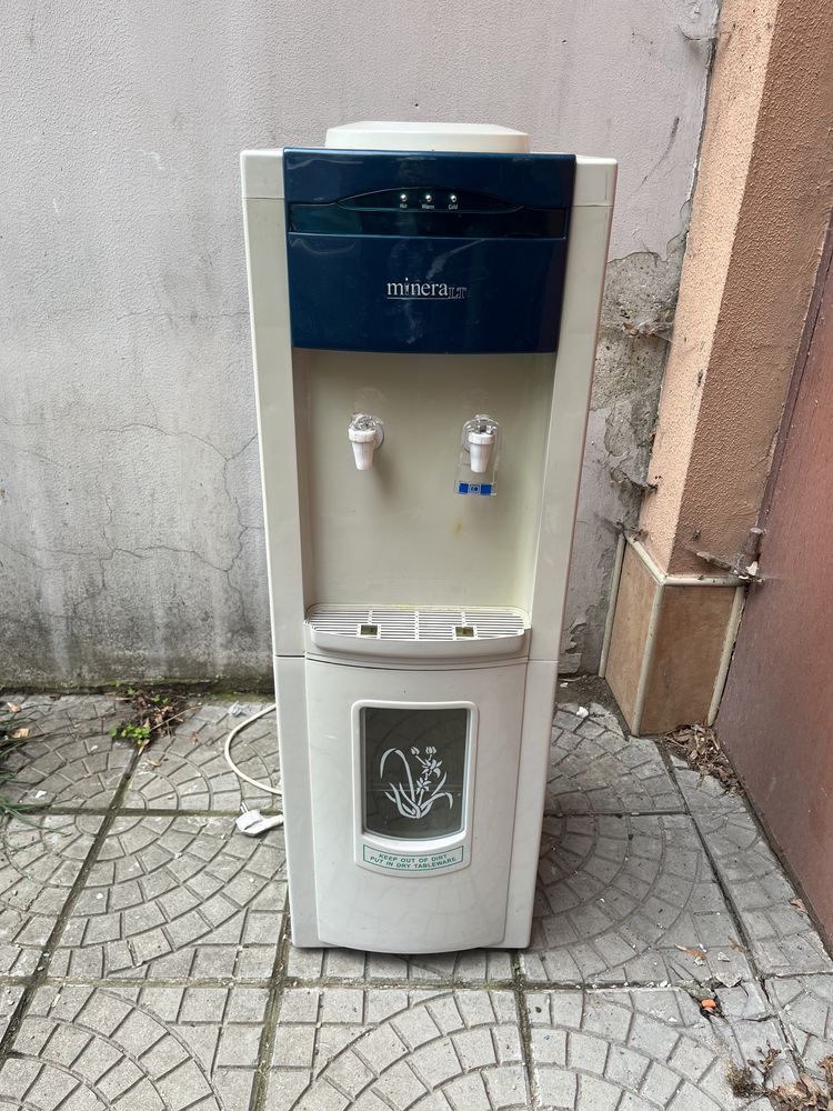 Диспенсър за вода хладилник
