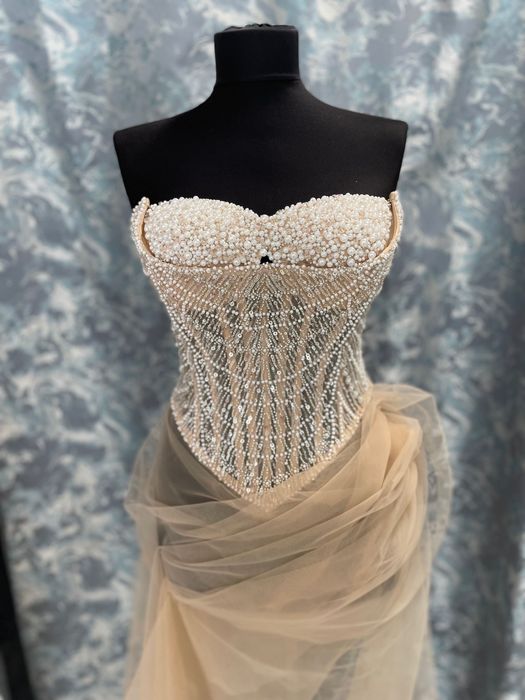 Корсет декориран с перли