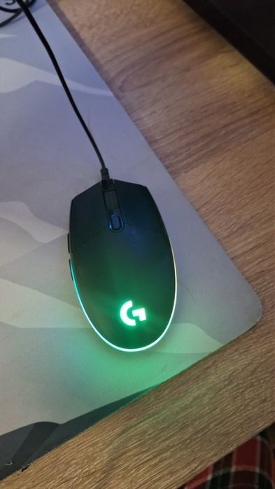 Mouse logitech g102