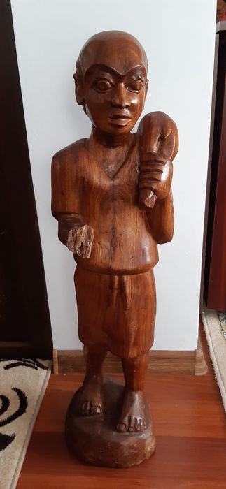 Statuie din lemn intreg sculptată manual