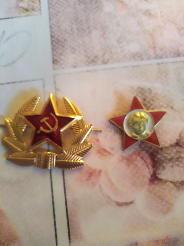 Продам два советских значка