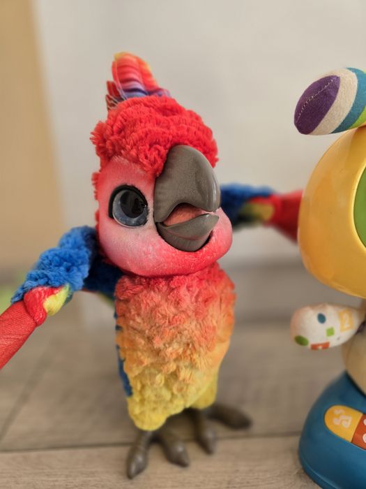 Играчки fisher price  папагал Fur real