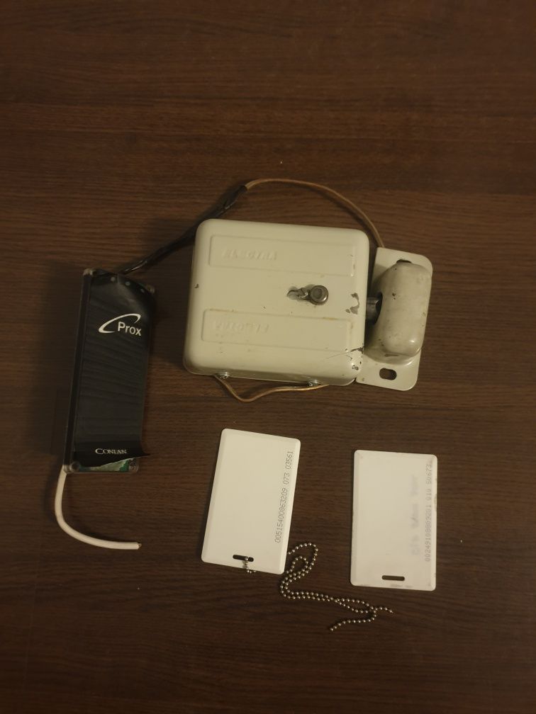 Yala usa bloc electra  + cititor de proximitate conlan