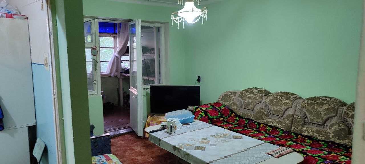 Kvartira sotiladi,Kombinat bozori,Guliston mahallasi,4qavat 2xonali uy