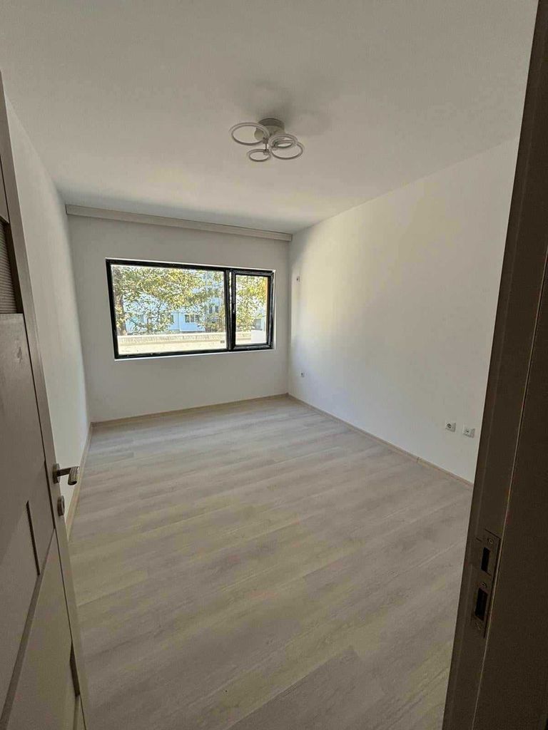 Продава се Двустаен апартамент в Търговище, Запад 2 - 77 кв.м за 1080 €/кв.м - Снимка #5