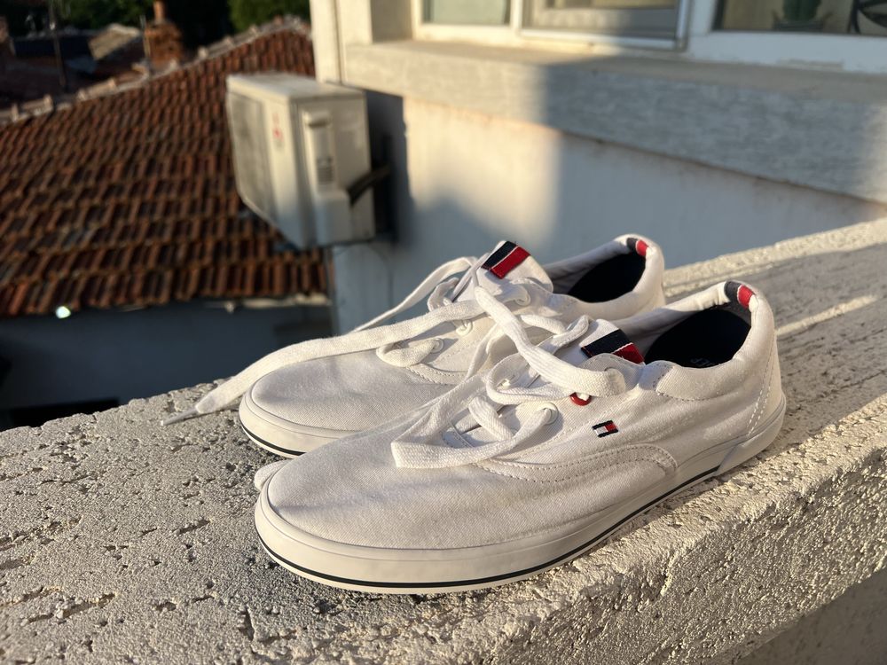 Tommy Hilfiger 42