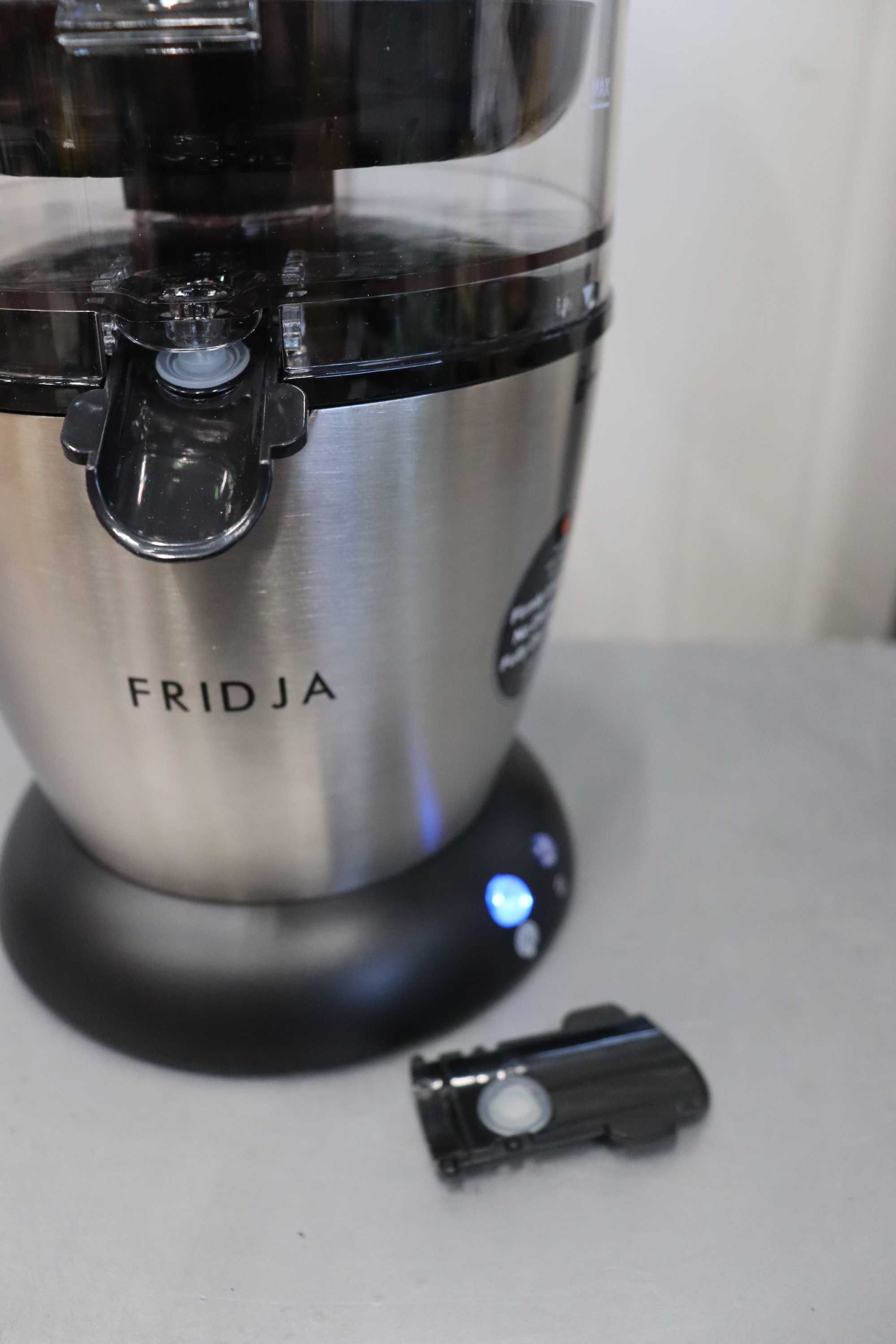 Fridja f900 Автоматична сокоизстисквачка за цитруси