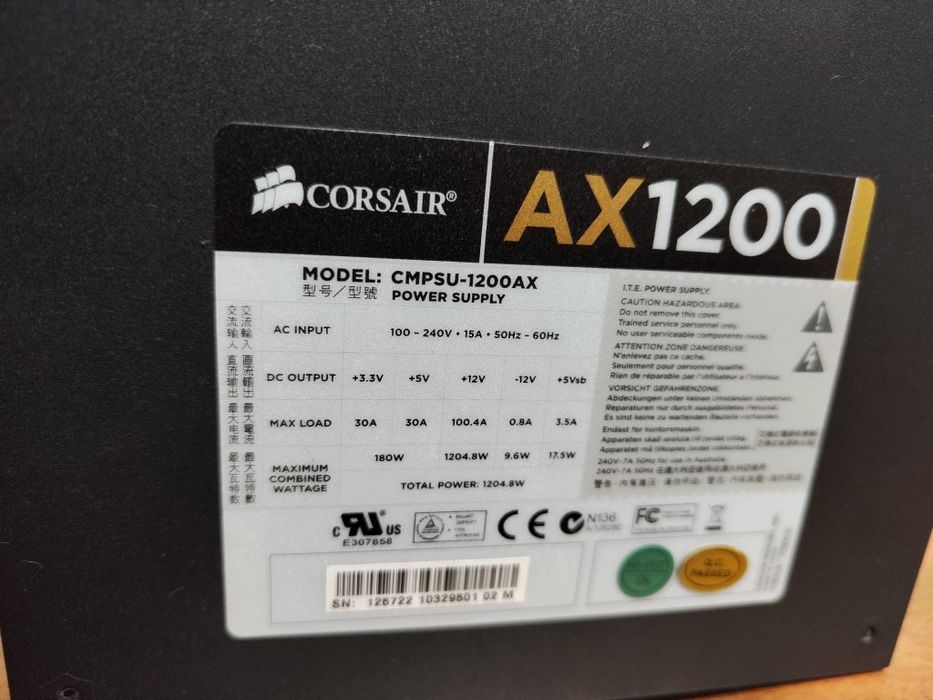 Продавам работещо захранване Corsair Professional Series Gold AX1200