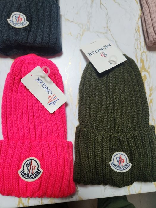 Зимни шапки намалени