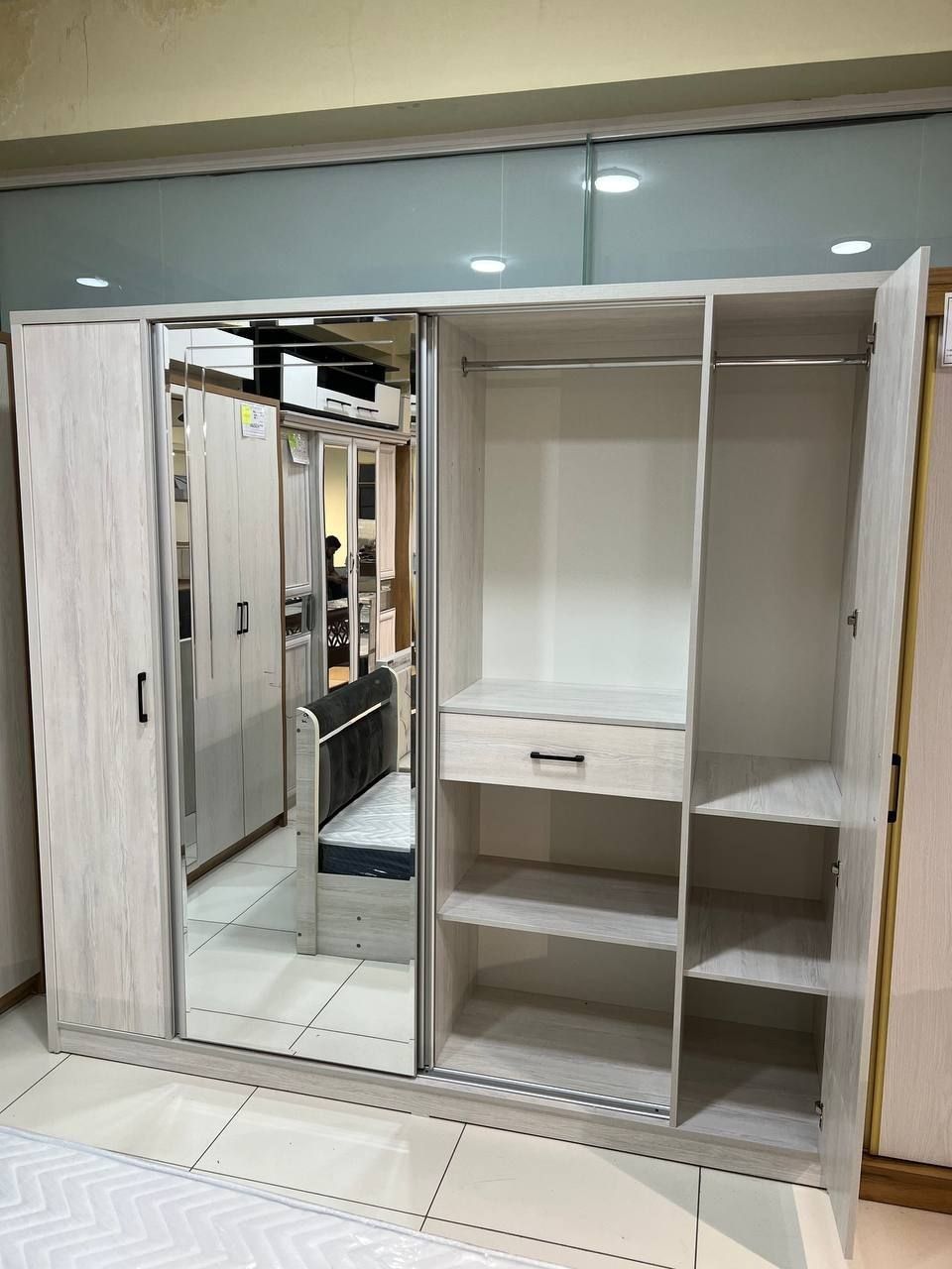 Шикарный большой шкаф от Comfort Mebel.  Можно в рассрочку!