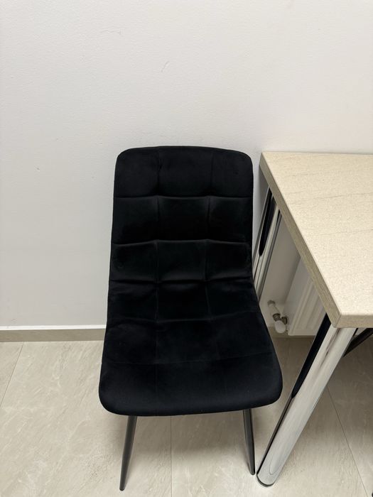 Masa bucatarie+3 scaune catifea