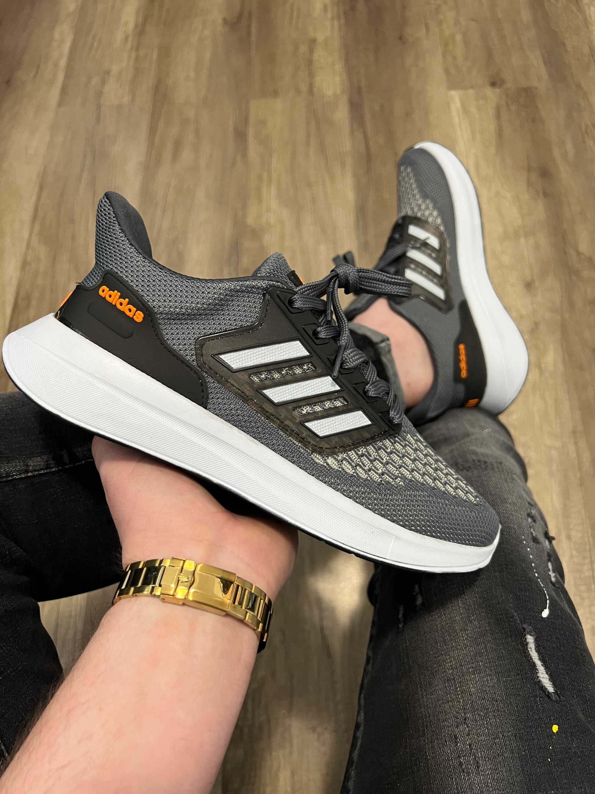 Adidasi Barbati Adidas Boost Gri & Alb!