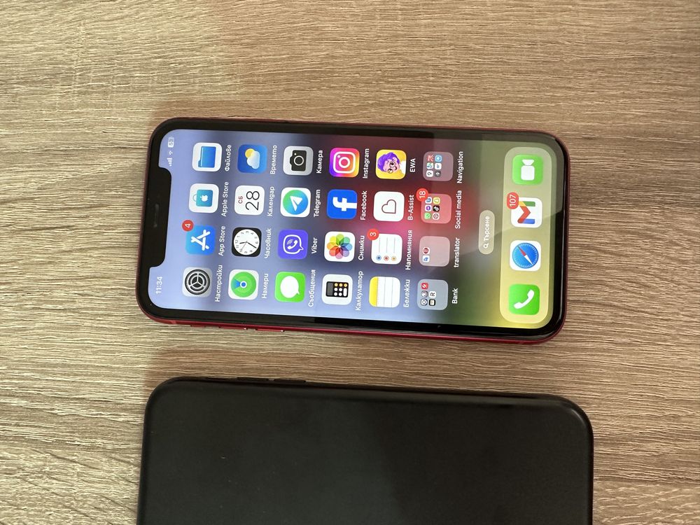 iPhone XR  64 GB червен в перфектно състояние