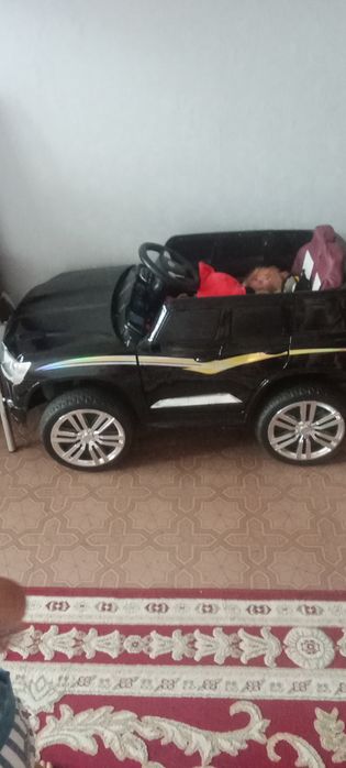 Продам детскую машину новая