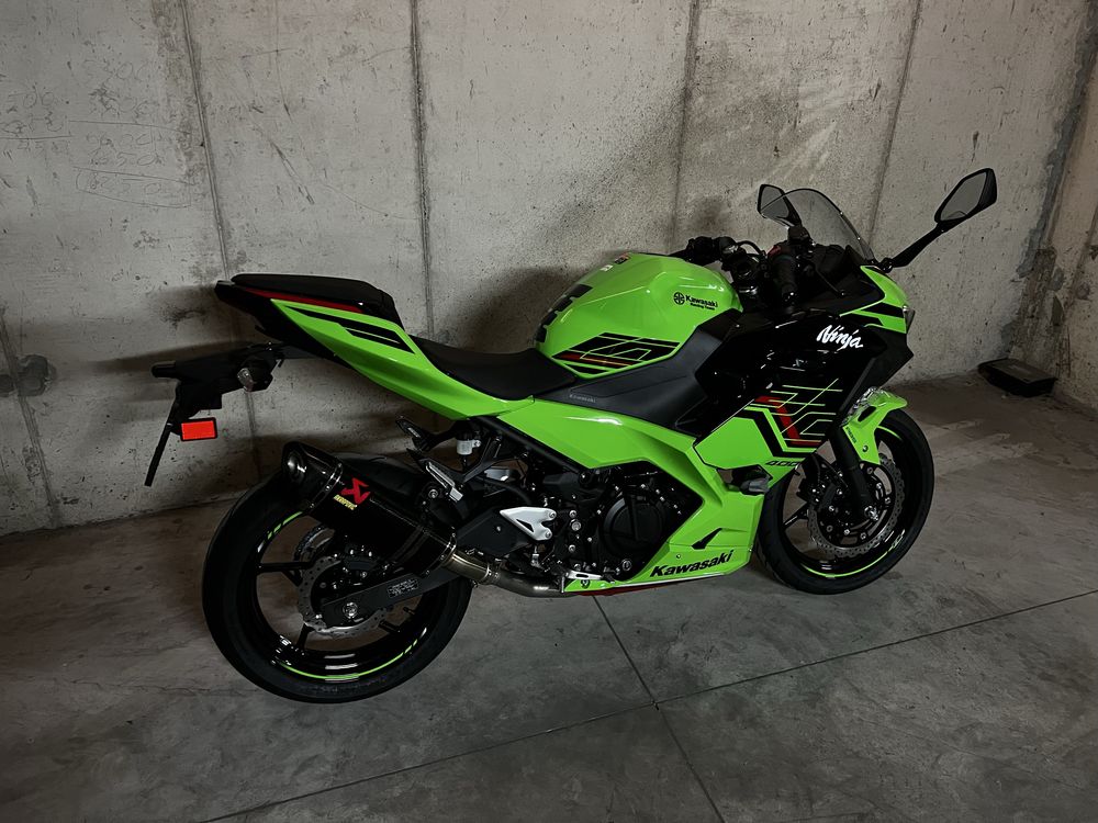 2023 Kawasaki Ninja 400 KRT Edition cu Akrapovič (A2)