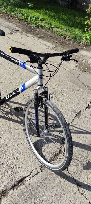 Vând bicicletă Bulls cadru de aluminiu 54 cm 22 inch 24 viteze roți 28