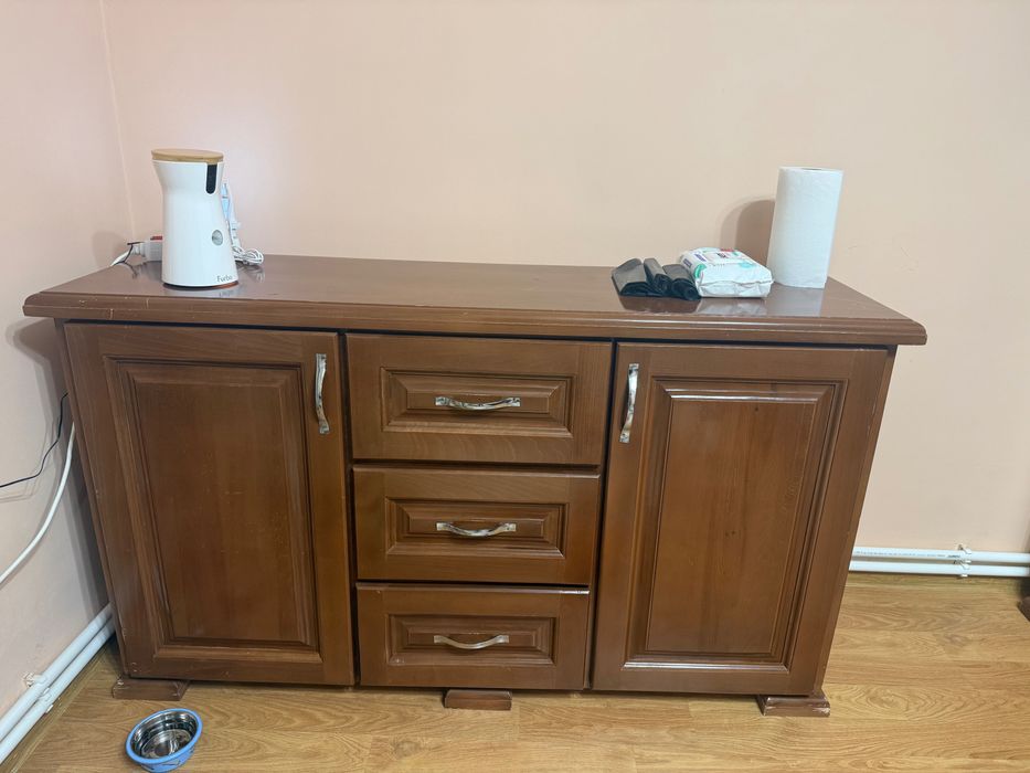 Mobilă dormitor din lemn masiv