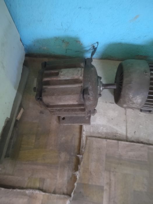 Продам электродвигатели 2шт