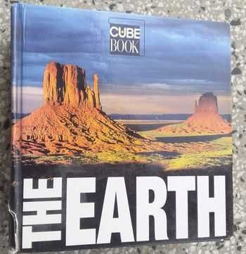 The Earth: CubeBook by Alberto Bertolazzi