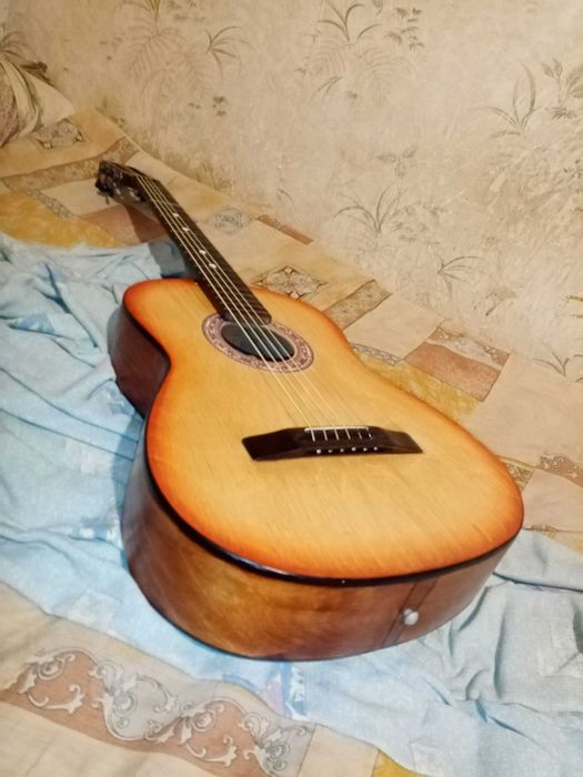 Мастеровые гитары  из массива ели