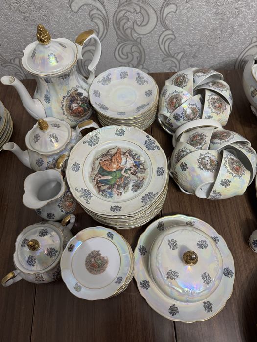 Продам фарфоровый чайный сервиз Мадонна на 12 персон
